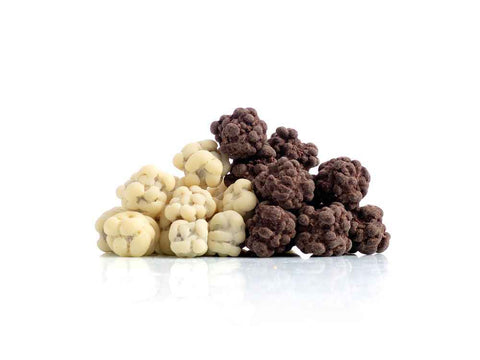 Quadrelli di fichi ricoperti di cioccolato bianco ed extra fondente